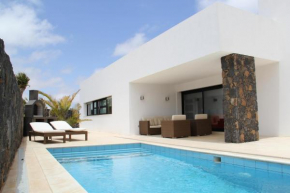 Отель Villa Lujosa - Luxury Villa With Private Pool  Ла Олива